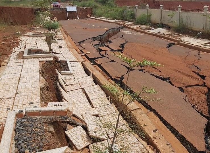 Một số vị trí của dự án bị sụt lún nghiêm trọng