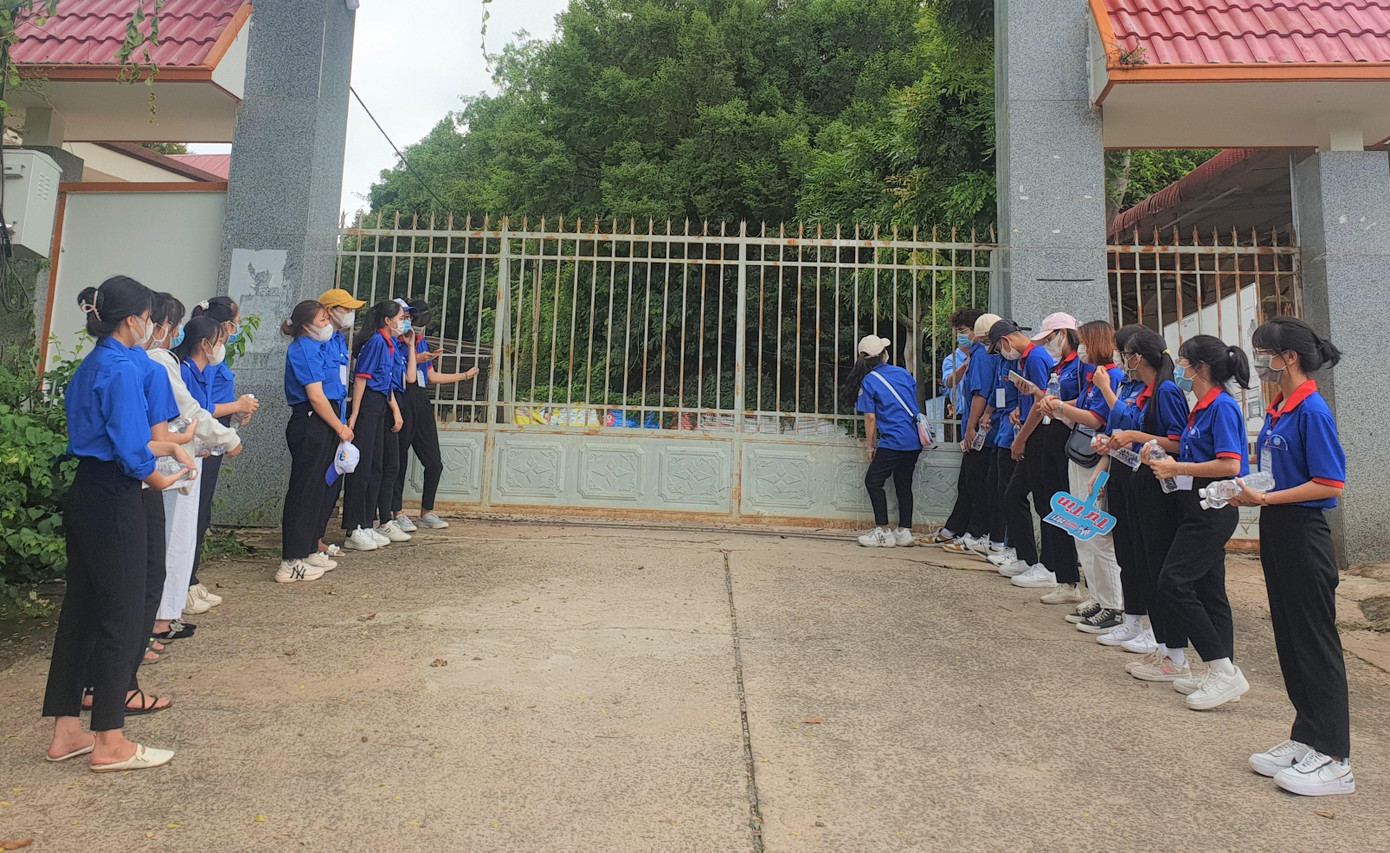 Đội thanh niên tình nguyện tiếp sức mùa thi năm 2021 Đội thanh niên tình nguyện tiếp sức mùa thi năm 2021