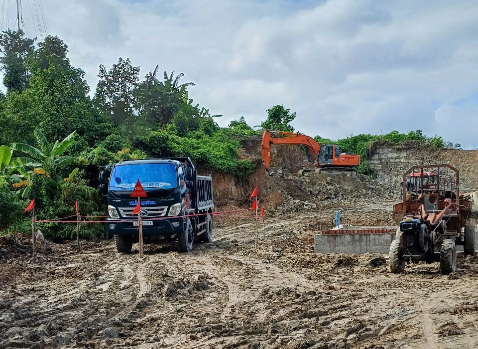 Cơ quan chức năng đã phong toả khu vực phát hiện quả bom.