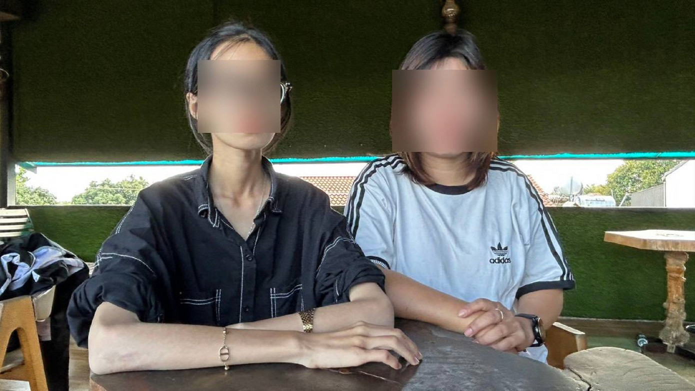 Em T.T.N. (bên trái) ám ảnh với những lời xúc phạm của cô giáo Em T.T.N. (bên trái) ám ảnh với những lời xúc phạm của cô giáo