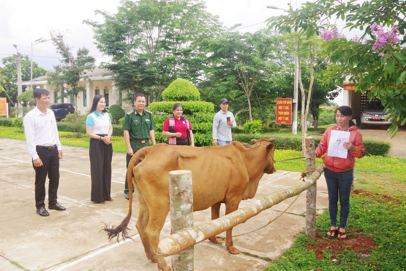 Nhiều phụ nữ vùng biên được tiếp sức bằng mô hình sinh kế, vươn lên thoát nghèo. Nhiều phụ nữ vùng biên được tiếp sức bằng mô hình sinh kế, vươn lên thoát nghèo.