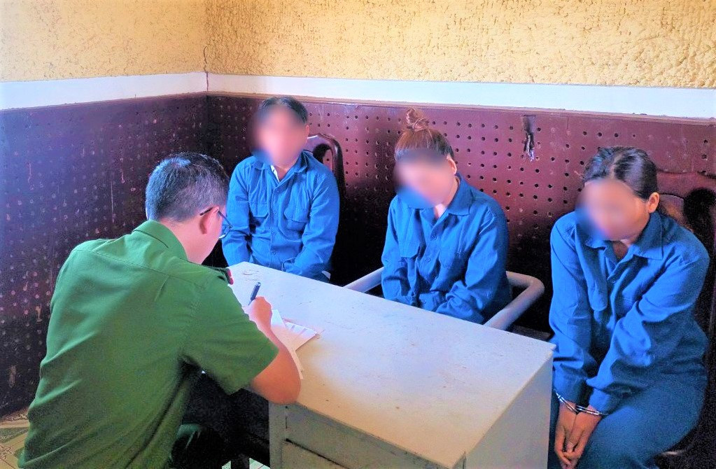 Cơ quan công an làm việc với các đối tượng liên quan đến vụ án mua bán người