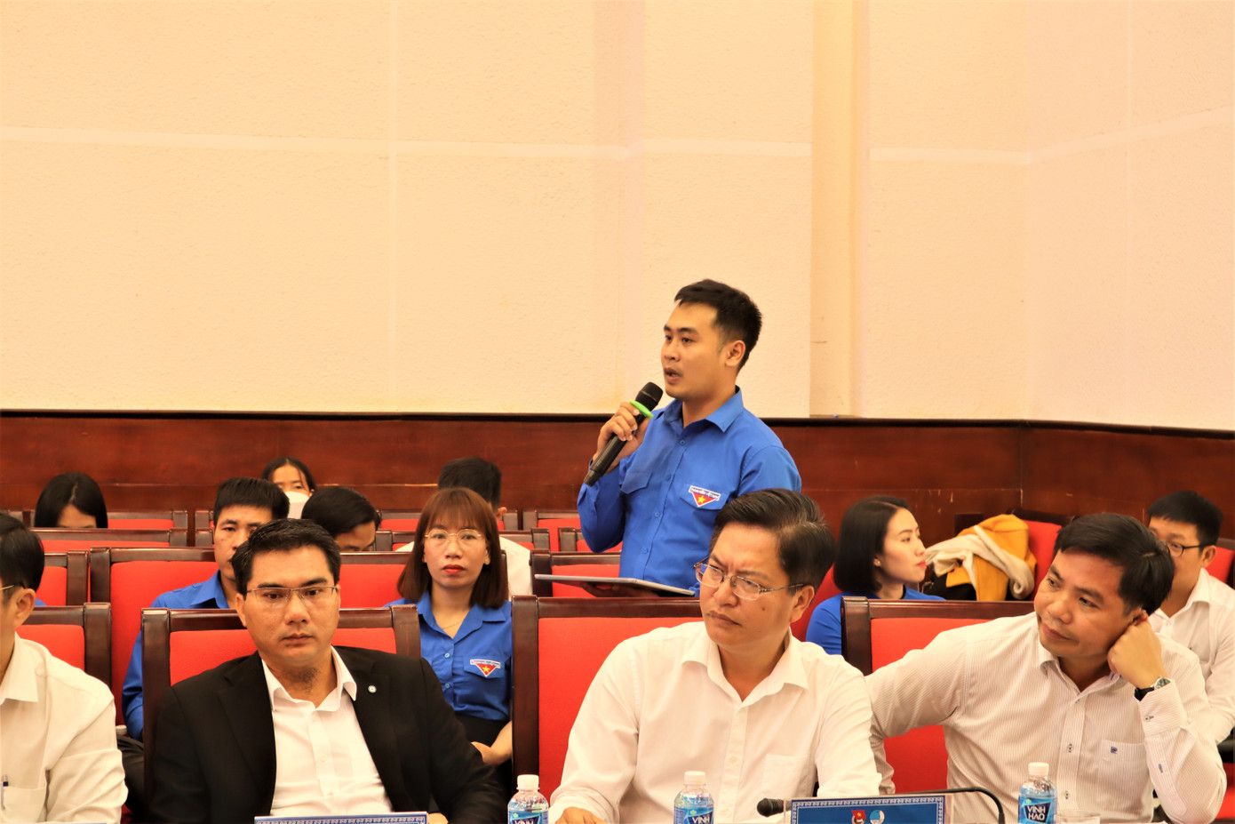 Thanh niên Đắk Nông đặt câu hỏi liên quan đến vấn đề tuổi trẻ quan tâm Thanh niên Đắk Nông đặt câu hỏi liên quan đến vấn đề tuổi trẻ quan tâm