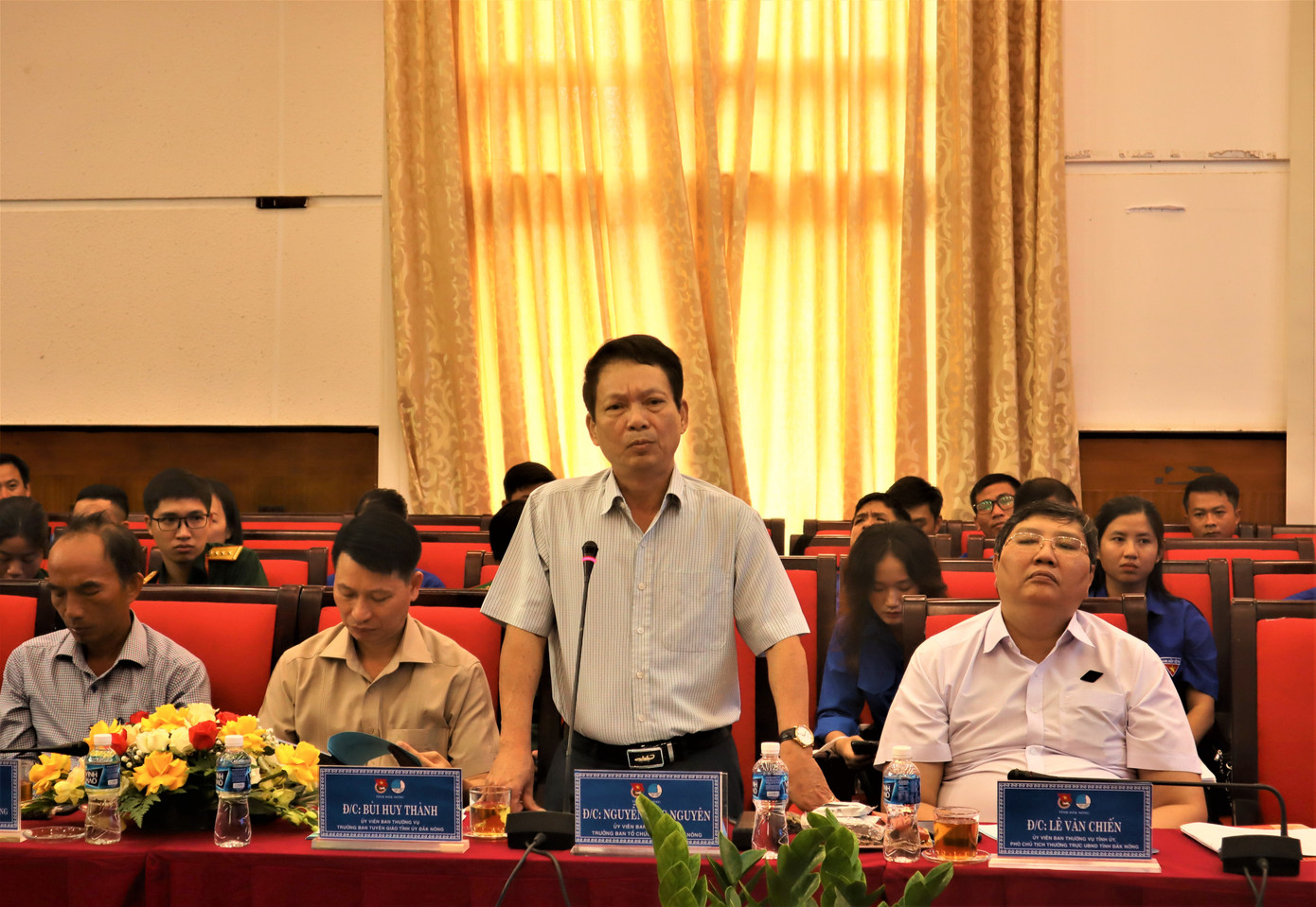 Ông Nguyễn Đức Nguyên - Trưởng Ban Tổ chức Tỉnh ủy Đắk Nông giải đáp tâm tư của thanh niên. Ông Nguyễn Đức Nguyên - Trưởng Ban Tổ chức Tỉnh ủy Đắk Nông giải đáp tâm tư của thanh niên.