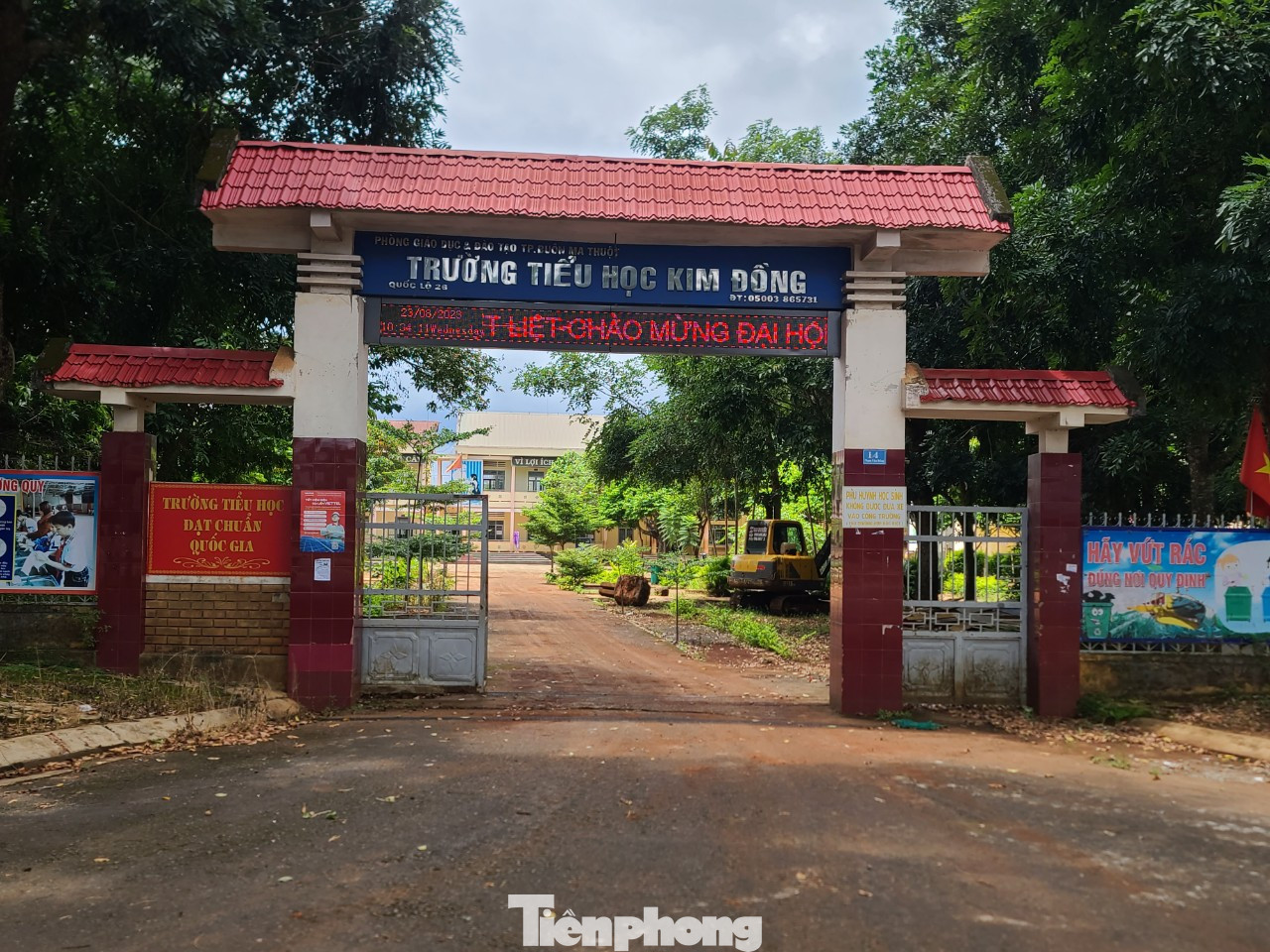 Nhà trường tự ý thay đổi đồng phục học sinh mà không thông qua phụ huynh