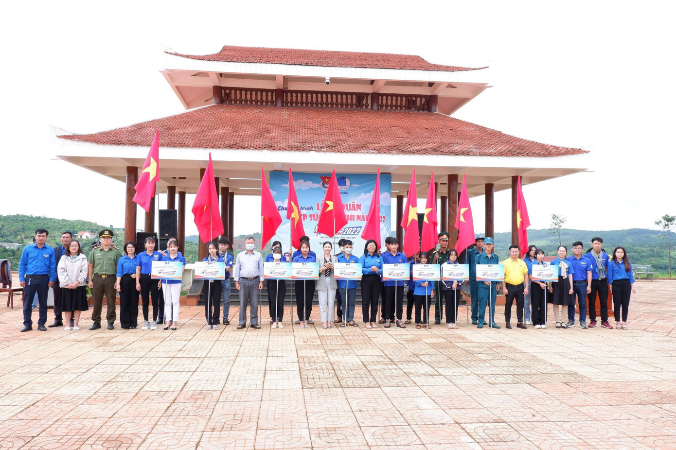 Ban Thường vụ Tỉnh Đoàn Đắk Nông ra quân chương trình Tiếp sức mùa thi