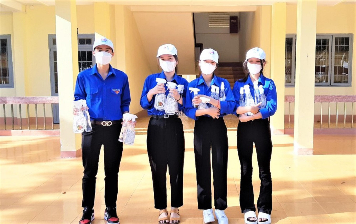 Các tình nguyện viên sẵn sàng tiếp sức mùa thi