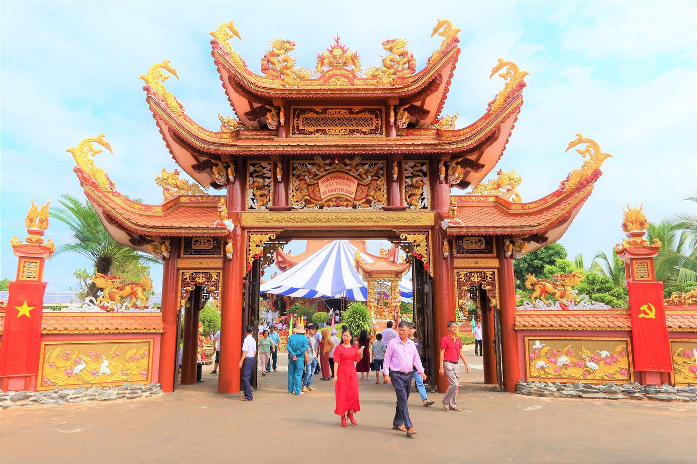 Cổng vào Nhà tưởng niệm Đại tướng Võ Nguyên Giáp