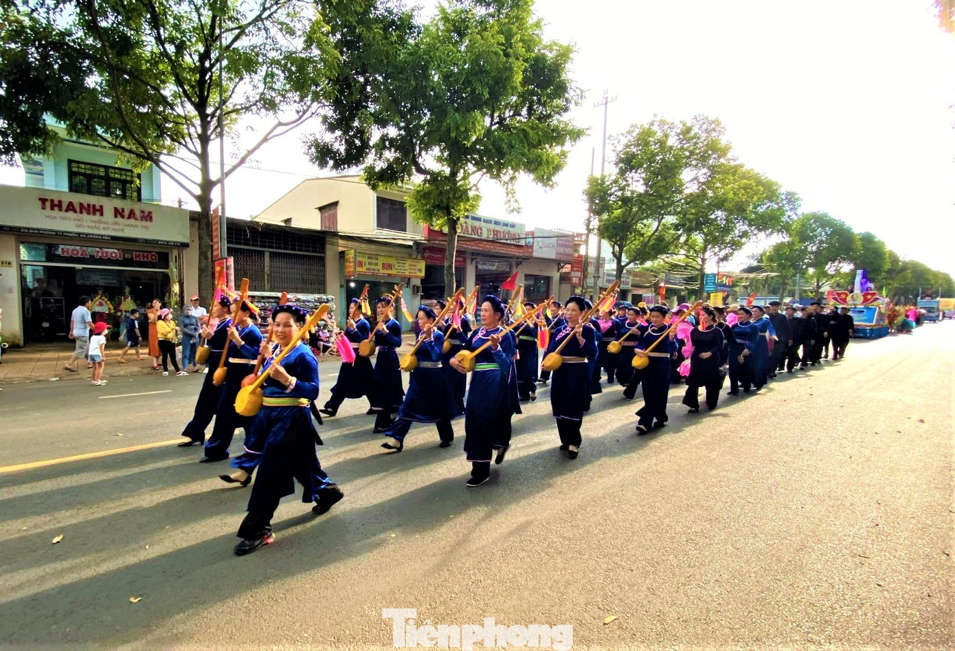 Chiếc đàn tính xuất hiện trong lễ hội