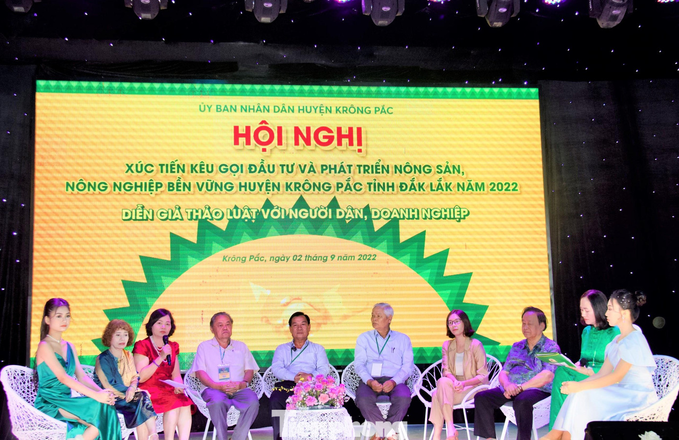 Các chuyên gia, doanh nghiệp chia sẻ thông tin tại hội nghị Các chuyên gia, doanh nghiệp chia sẻ thông tin tại hội nghị