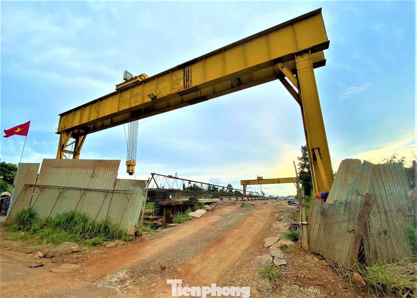 Khu vực cầu vượt chưa thi công xong Khu vực cầu vượt chưa thi công xong