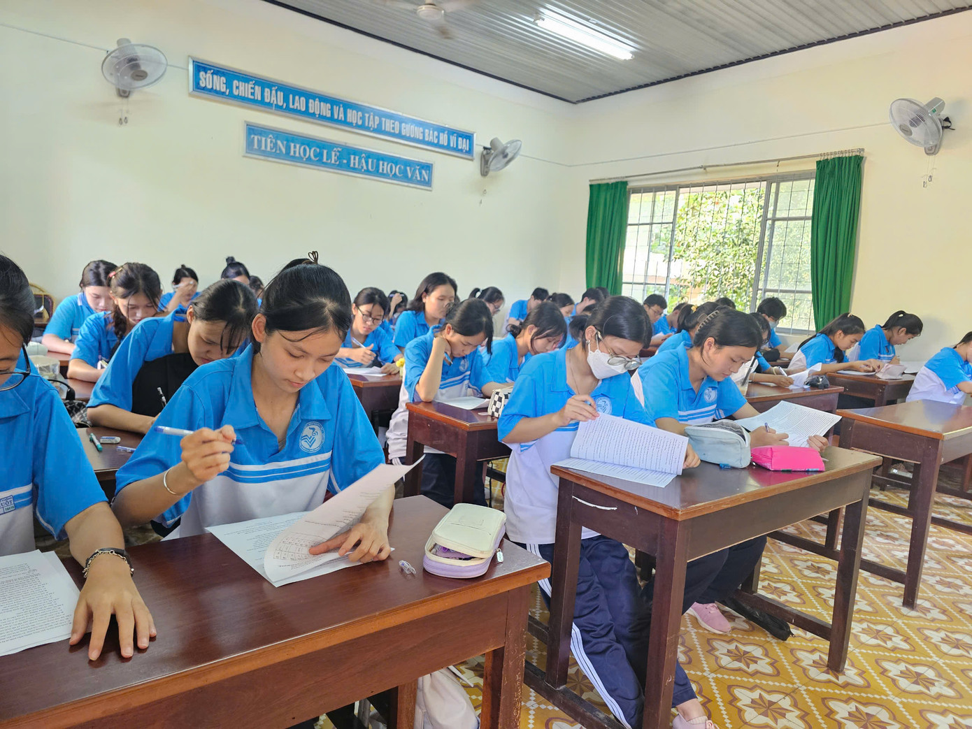 Học sinh, học viên trên địa bàn thành phố Buôn Ma Thuột được nghỉ học vào ngày 10/3 Học sinh, học viên trên địa bàn thành phố Buôn Ma Thuột được nghỉ học vào ngày 10/3