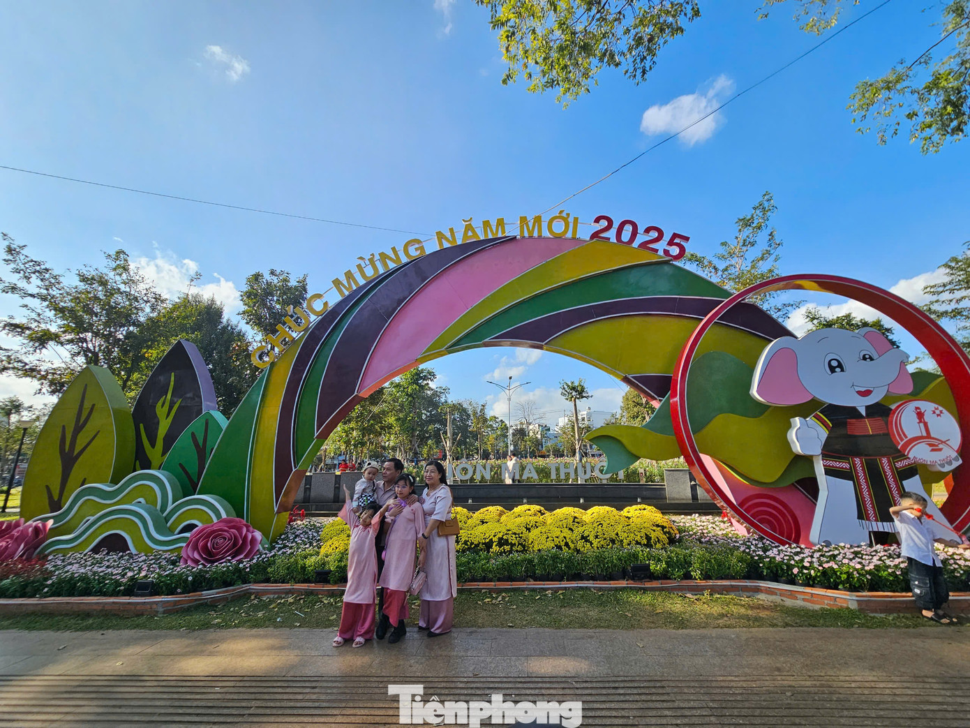 Tiểu cảnh tạo điểm nhấn cho lễ hội cà phê sắp tới. Tiểu cảnh tạo điểm nhấn cho lễ hội cà phê sắp tới.