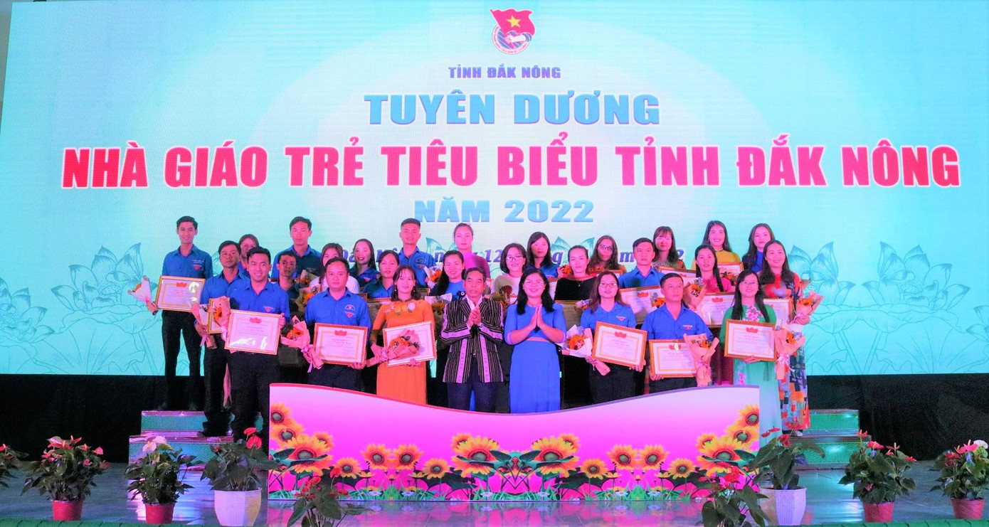 Những giáo viên có nhiều đóng góp cho ngành giáo dục tỉnh Đắk Nông Những giáo viên có nhiều đóng góp cho ngành giáo dục tỉnh Đắk Nông