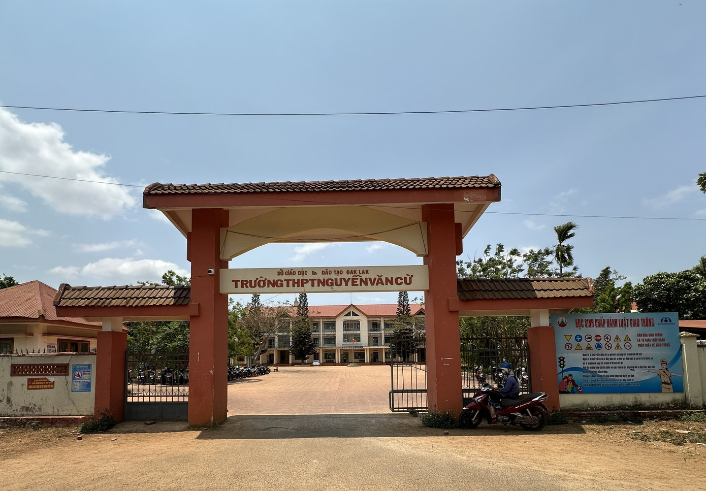 Trường THPT Nguyễn Văn Cừ, nơi xảy ra vụ việc học sinh bị buộc thôi học