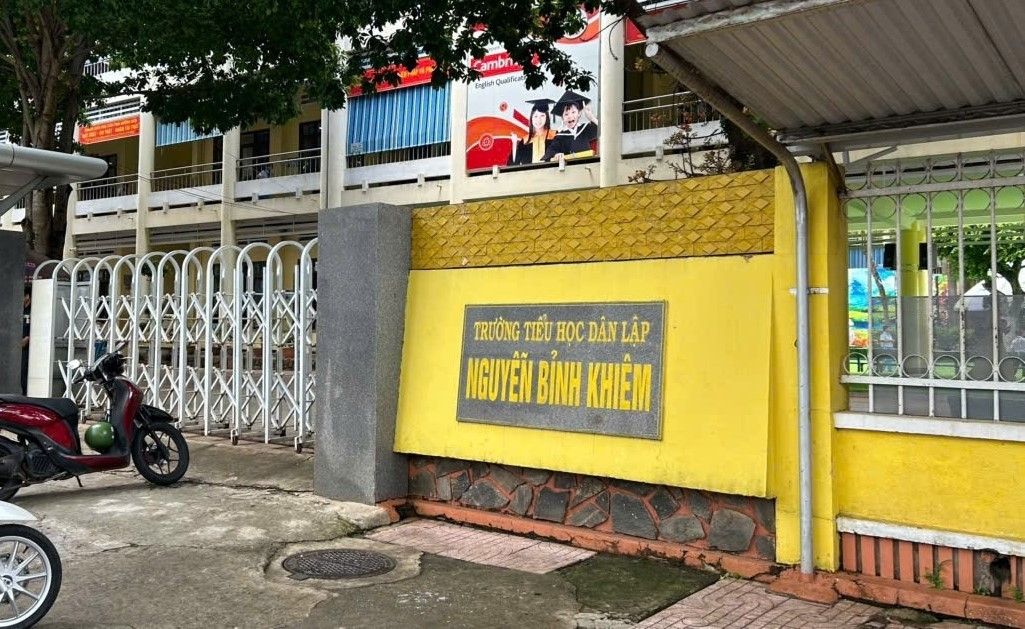 Ngôi trường 12 năm vẫn chưa được chuyển đổi sang tư thục.