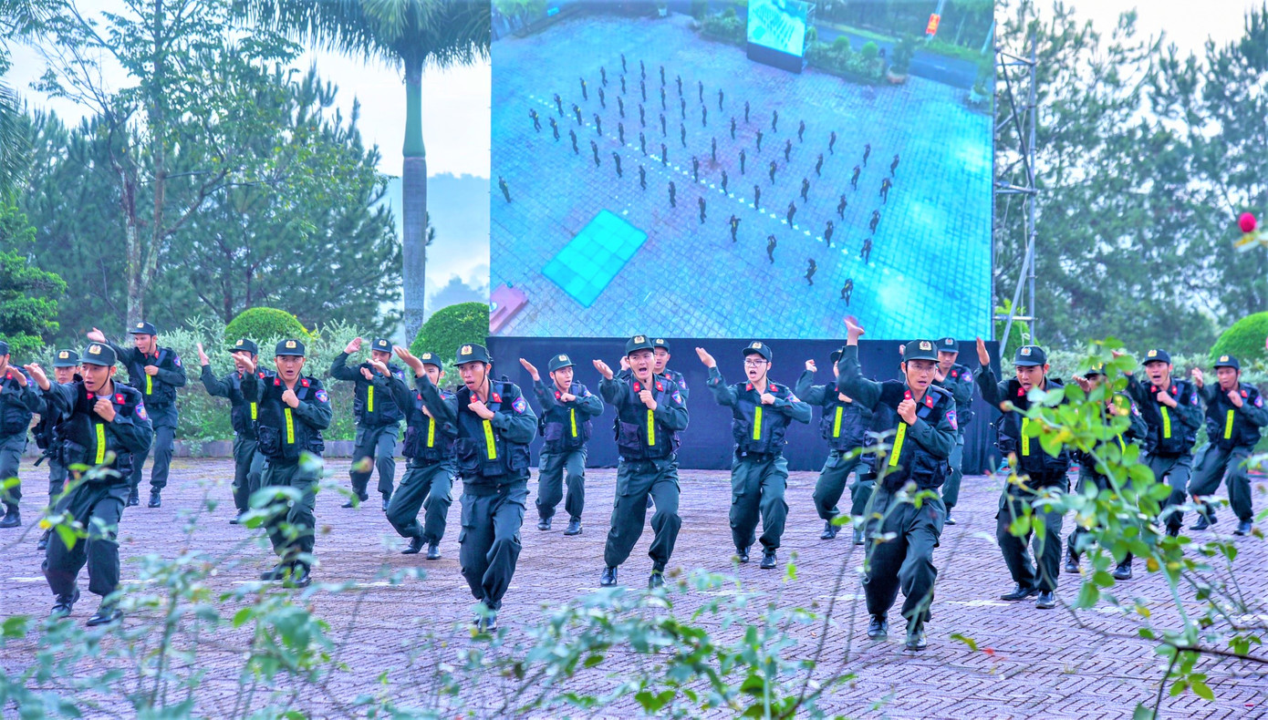 Các cán bộ, chiến sĩ tham gia diễn tập Các cán bộ, chiến sĩ tham gia diễn tập