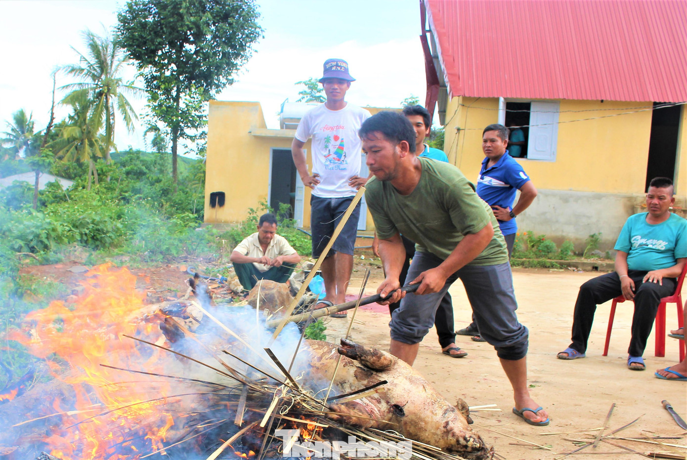 Nghi lễ này bắt nguồn từ truyền thuyết xa xưa của người M’nông Preh. Trước kia, rừng Nâm Nung có bộ tộc tên Lao Bô (ma rừng) chuyên ăn thịt người. Đêm đến, con ma rừng lẻn vào làng tìm phụ nữ, trẻ con dọa dẫm. Tuy nhiên, nơi nào có cây Blang ngự trị, loài ma quỷ không bén mảng tới. Từ đó, người Mnông Preh tin rằng Blang là cây thiêng, nơi trú ngụ của thần linh che chở dân làng nên cứ 3-5 năm tổ chức cúng tế một lần.