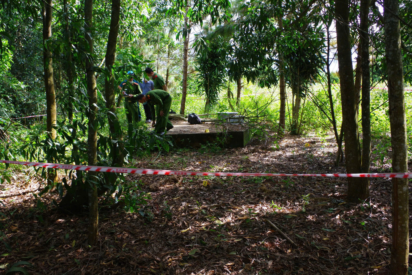 Lực lượng chức năng khám nghiệm hiện trường Lực lượng chức năng khám nghiệm hiện trường