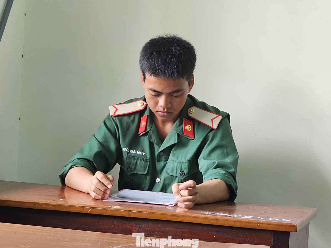 Sĩ tử mang màu áo lính Sĩ tử mang màu áo lính