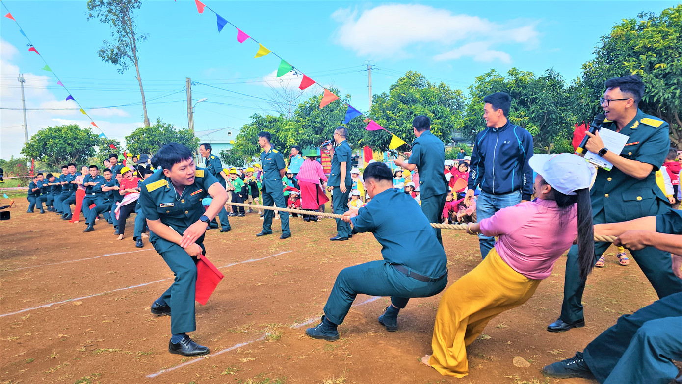 Phần thi kéo co đầy kịch tính Phần thi kéo co đầy kịch tính