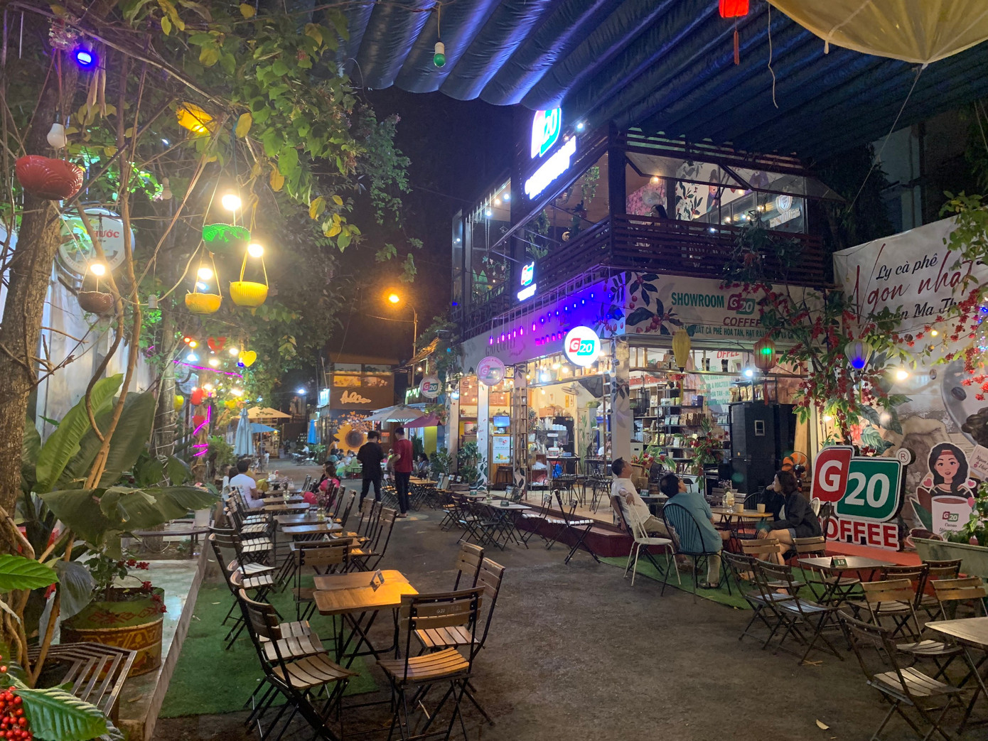 Hình ảnh Đường sách tối 8/4.