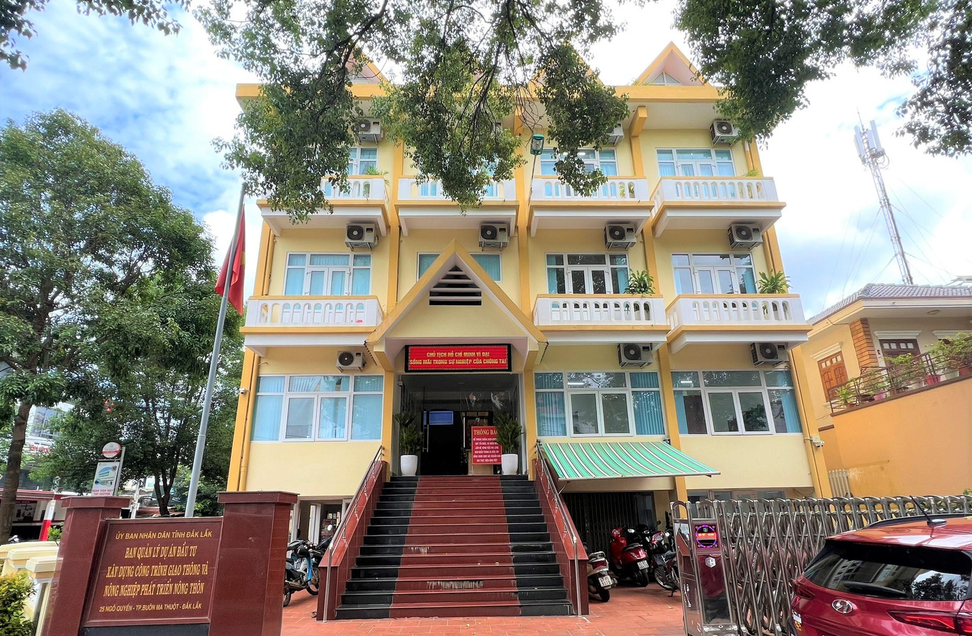 Nơi ông Bách và bốn cá nhân khác đang làm việc