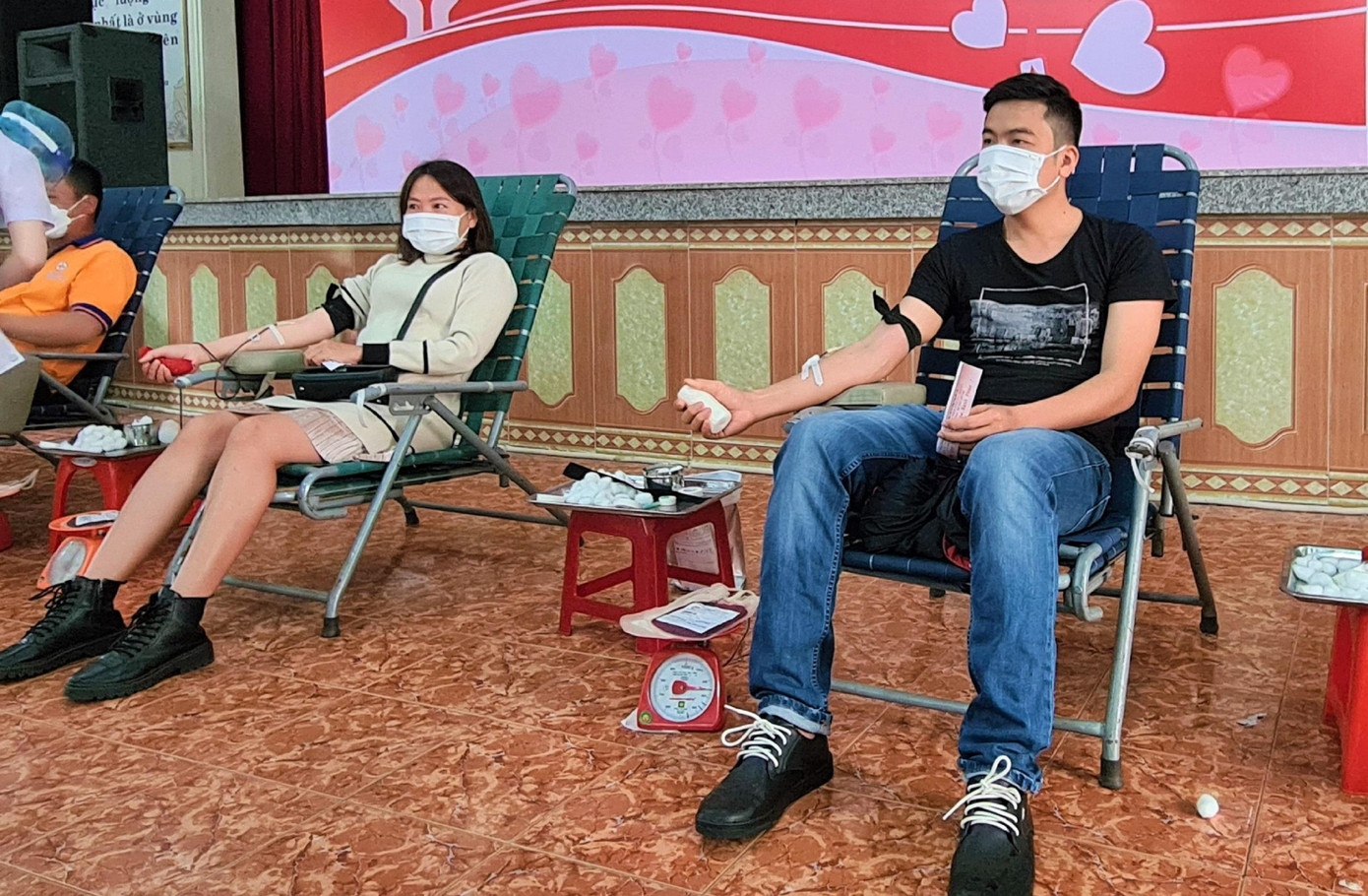 Anh Hải, chị Ánh cùng đi hiến máu Chủ nhật Đỏ Anh Hải, chị Ánh cùng đi hiến máu Chủ nhật Đỏ