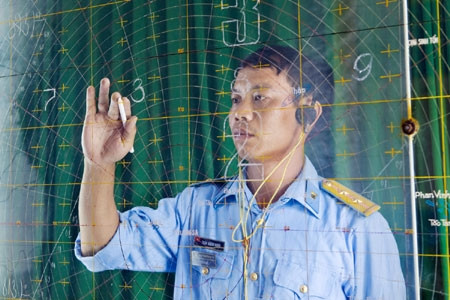 Chiến sĩ tiêu đồ Trạm ra đa 11 trong phiên trực