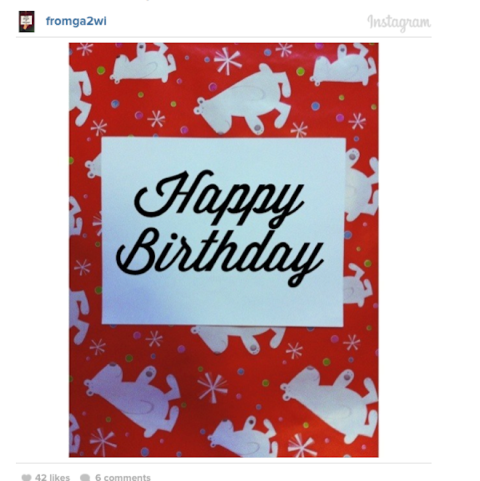 Được biết, tất cả các tin nhắn hình ảnh này đều là món quà bí mật dành cho Emily vào sinh nhật sắp tới . Được biết, tất cả các tin nhắn hình ảnh này đều là món quà bí mật dành cho Emily vào sinh nhật sắp tới