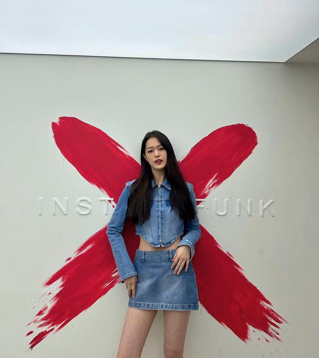 Cô cũng tham gia diễn xuất, từng góp mặt trong các bộ phim truyền hình Hàn Quốc Nineteen, Moment At Eighteen và Twenty-Twenty. Gần đây nhất, cô đóng vai chính trong bộ phim Snowball năm 2021.