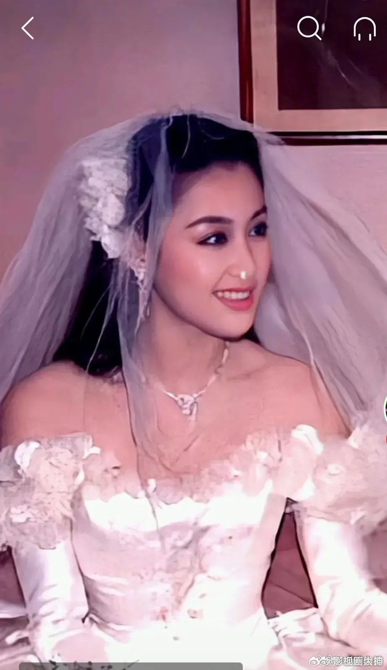 Nhờ tiếp xúc với thời trang từ nhỏ, mỹ nhân họ Chương được đánh giá có tài trong lĩnh vực này. Bà từng gây sốc khi tuyên bố có thể nhịn ăn cơm nhưng không thể nhịn mua quần áo. Thói quen tiêu xài phung phí ảnh hưởng không nhỏ đến đời sống hôn nhân sau này của bà.