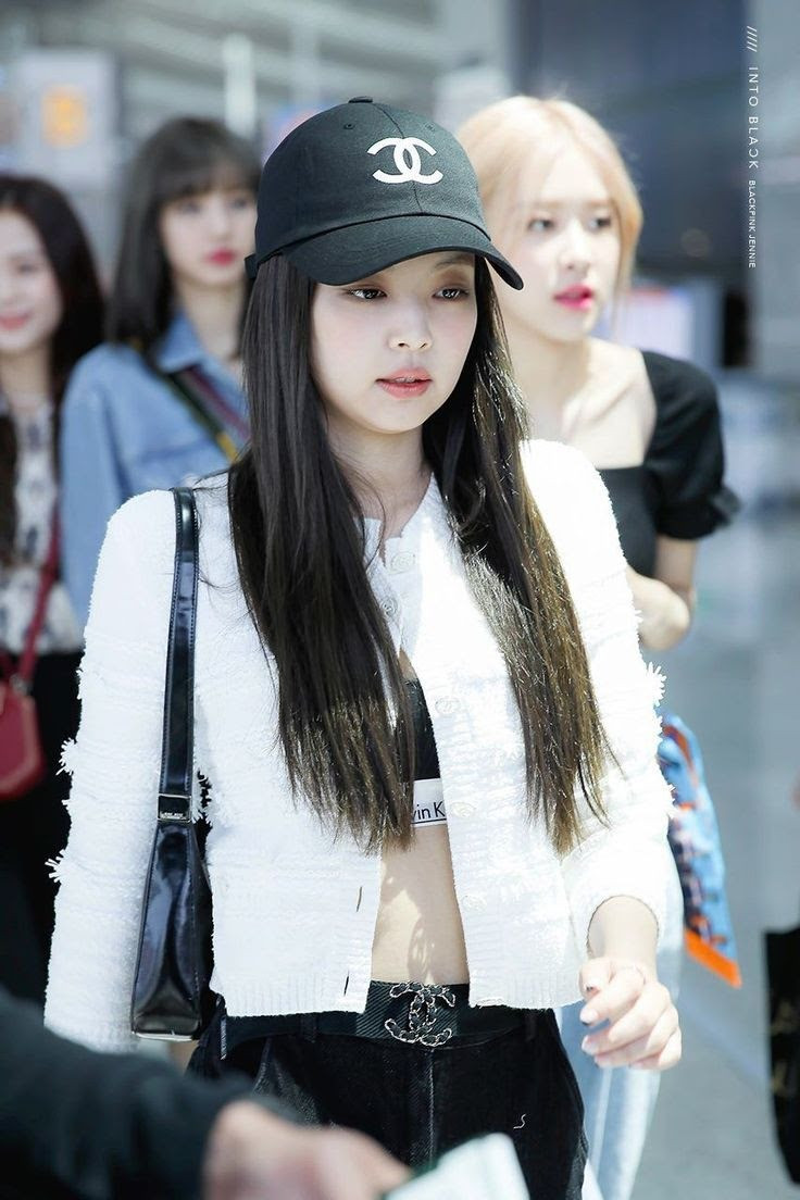 Han Sung Min lần đầu tiên gây chú ý vào năm 2017 vì sở hữu khuôn mặt giống Jennie (BlackPink) nhưng ở phiên bản trẻ hơn.