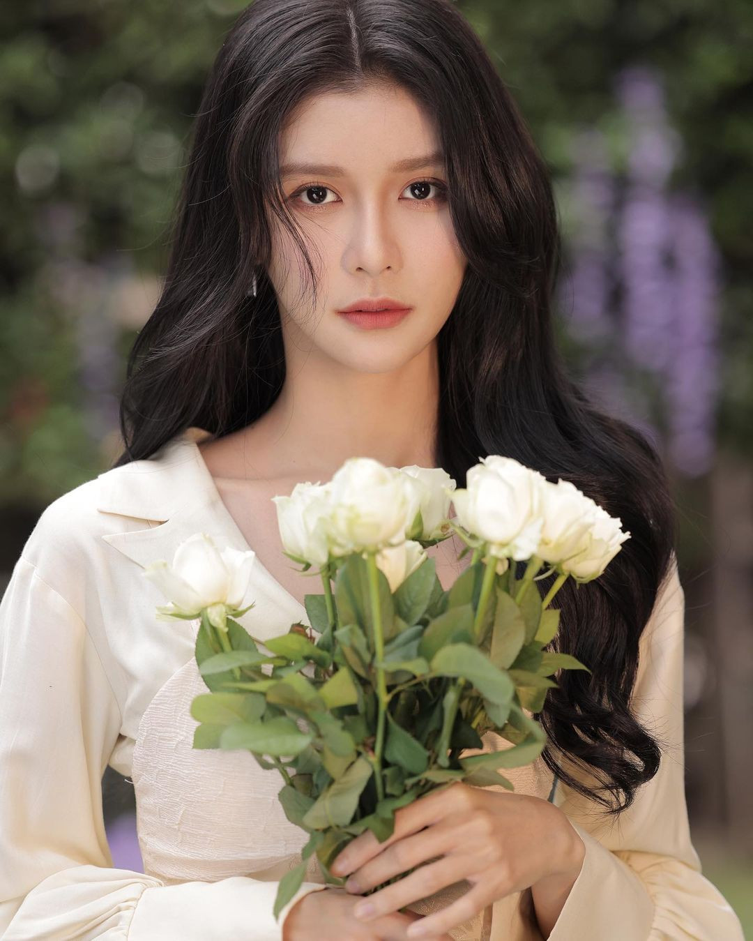 Thái Trác Nghi (SN 1994) là ca sĩ, diễn viên người Malaysia gốc Hoa. Cô hoạt động tại Malaysia và Trung Quốc. Cô được giới truyền thông ca ngợi là “cô gái dưỡng khí”, “nữ thần có đôi mắt phóng điện” và “người kế vị của Lâm Minh Trinh”. Nhiều người đánh giá nụ cười của Thái Trác Nghi còn ngọt ngào hơn đàn chị.