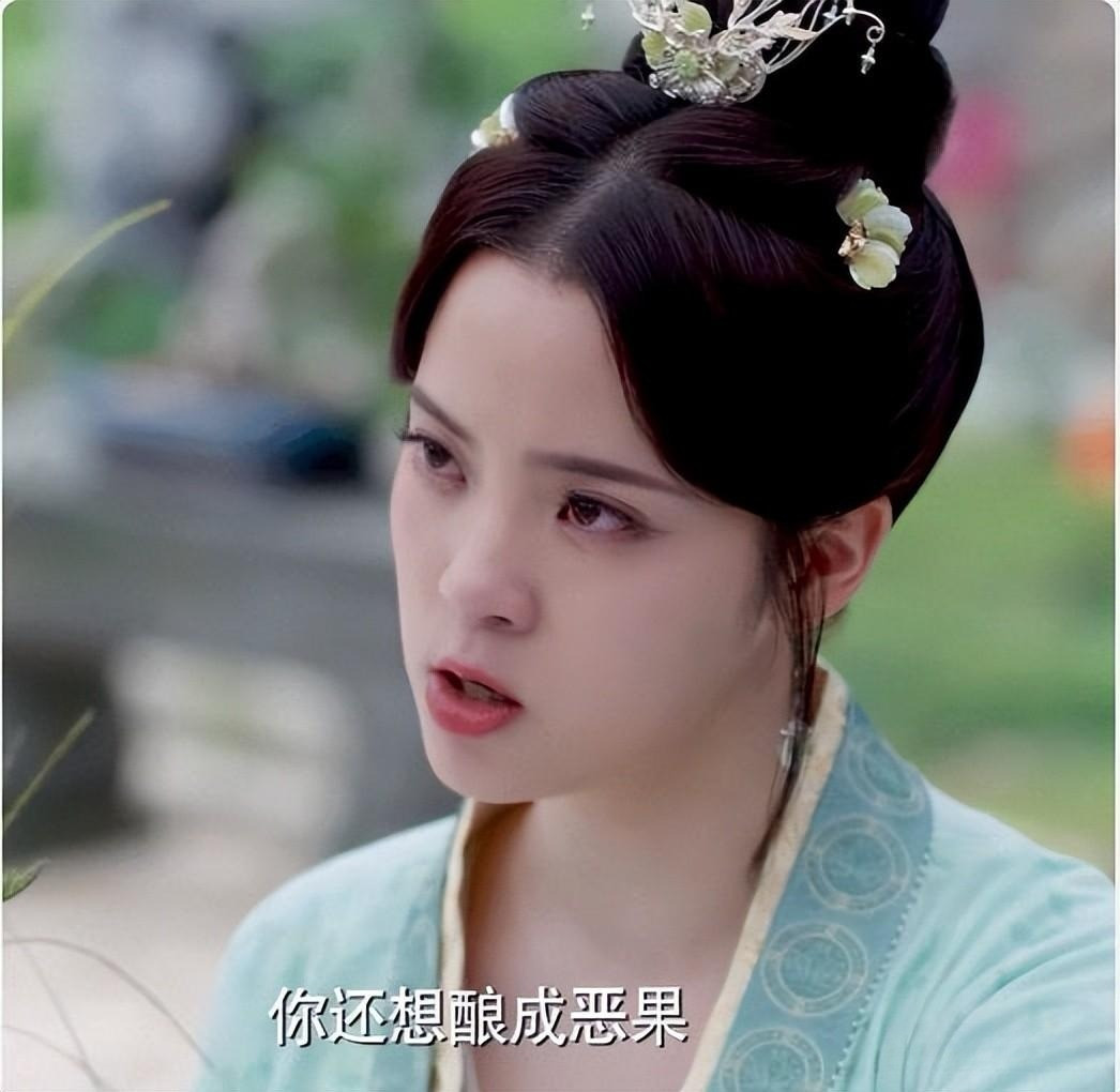 Âu Dương Na Na bị chê diễn xuất một màu, không toát ra được phong thái đệ nhất mỹ nhân trong Vĩnh An Mộng. Âu Dương Na Na bị chê diễn xuất một màu, không toát ra được phong thái đệ nhất mỹ nhân trong Vĩnh An Mộng.