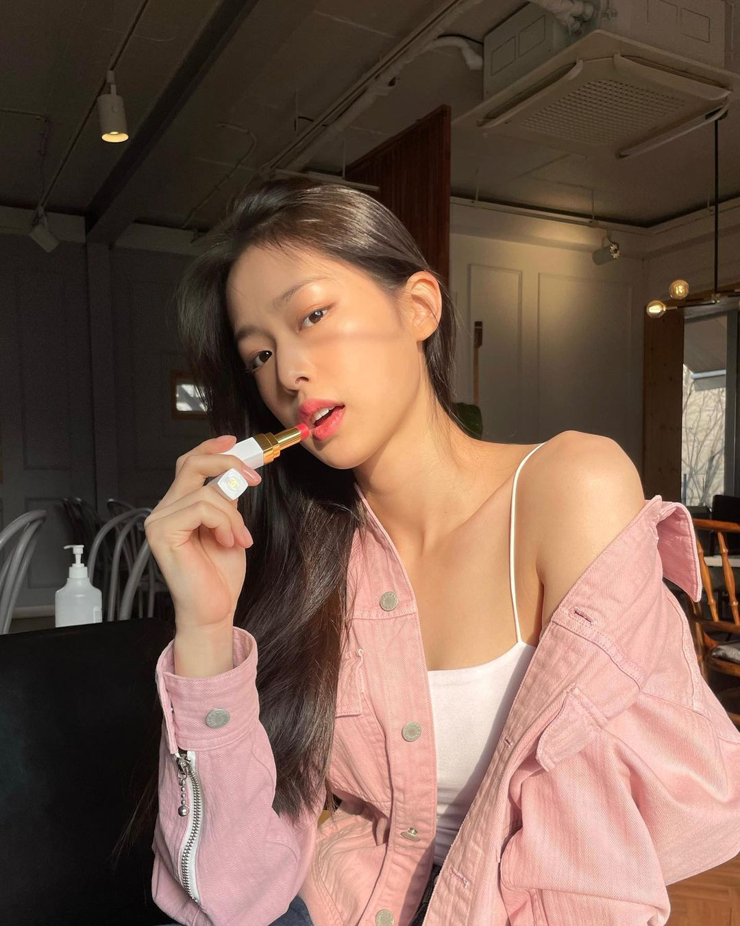 Ngoài ra, Sung Min còn hợp tác với nhiều thương hiệu hàng đầu khác như Dior, Miu Miu, Prada...