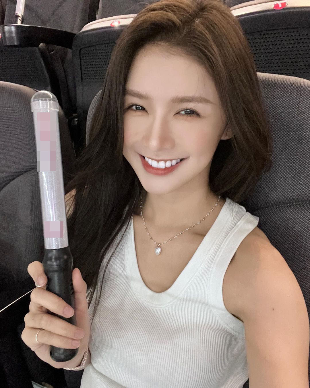 Tháng 12/2022, mối quan hệ tình cảm của cô với nam diễn viên Vương Đại Lục được đưa ra ánh sáng. Tuy nhiên, có thông tin họ đã “đường ai nấy đi” vào tháng 6 vừa qua.