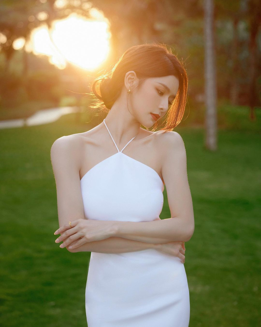 Trước khi gia nhập showbiz, Thái Trác Nghi là nghệ sĩ trang điểm, cũng mở thẩm mỹ viện. Cô bắt đầu nổi tiếng nhờ Internet. Hiện tại, người đẹp có hơn 1,2 triệu người theo dõi trên Instagram. Những năm qua, Thái Trác Nghi tập trung phát triển sự nghiệp ở Trung Quốc đại lục. Cô tham gia các show tạp kỹ như Thanh xuân có bạn (phần 2) và A Journey for Love…