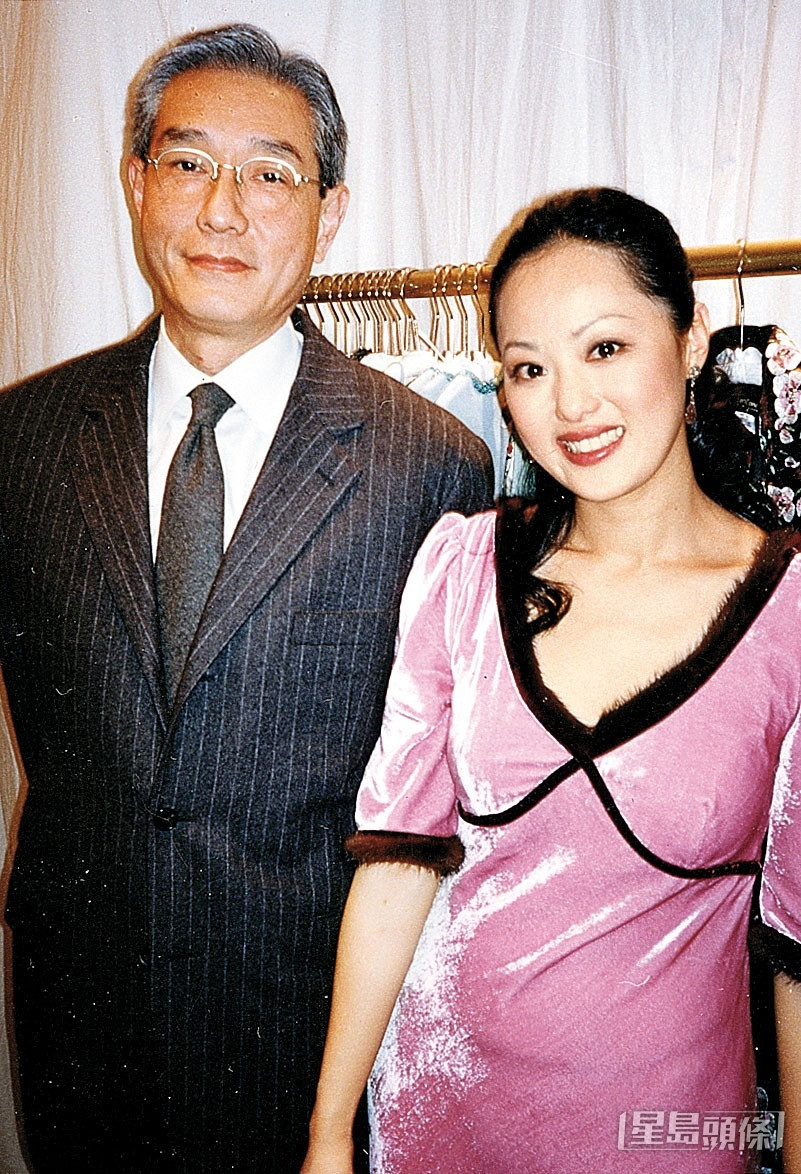 Sau đó, Chương Tiểu Huệ bắt đầu mối quan hệ với đại gia Trần Diệu Mân. Có thông tin, họ qua lại trước khi nữ diễn viên ly hôn. Vì Chương Tiểu Huệ, ông Trần không tiếc chi tiền cung phụng bà và đòi ly hôn người vợ đang mắc bệnh ung thư khiến con cái từ mặt cha. Tuy nhiên, chuyện tình chỉ kéo dài đến năm 2022. Khi tỷ phú họ Trần tuyên bố phá sản, Chương Tiểu Huệ bỏ rơi ông mặc kệ bị công chúng chỉ trích thậm tệ.