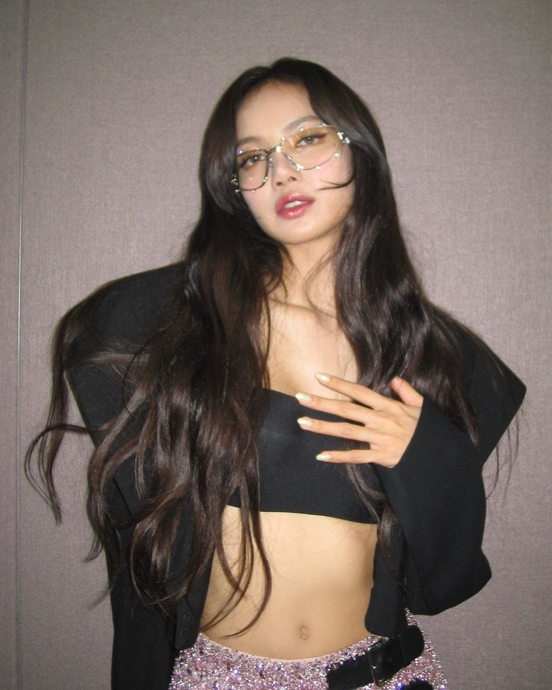 Lisa gây xôn xao vì thông điệp lạ trên Instagram. Lisa gây xôn xao vì thông điệp lạ trên Instagram.