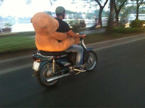  Không còn cô đơn giữa dòng người