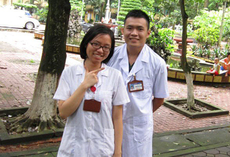 Nguyễn Duy Linh (bên phải ảnh)