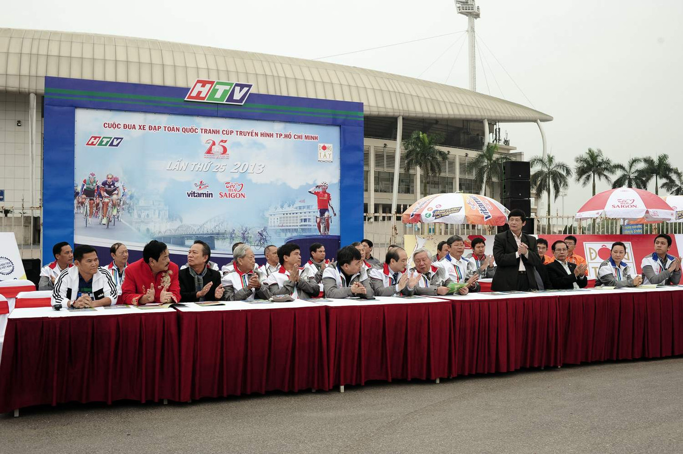 Giải đua xe đạp tranh cúp Truyền hình TPHCM đã khai mạc tại SVĐ Mỹ Đình – Hà Nội