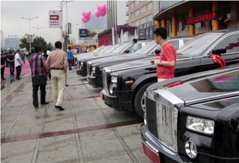 Đón dâu bằng đoàn xe Rolls-Royce