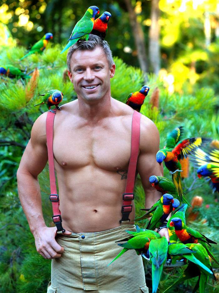 Dàn lính cứu hỏa body 6 múi chụp ảnh với động vật 'đốn tim' phái nữ ảnh 9