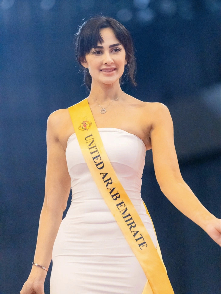 Người đẹp UAE và Indonesia cùng đăng quang trong chung kết gây tranh cãi. Người đẹp UAE và Indonesia cùng đăng quang trong chung kết gây tranh cãi.