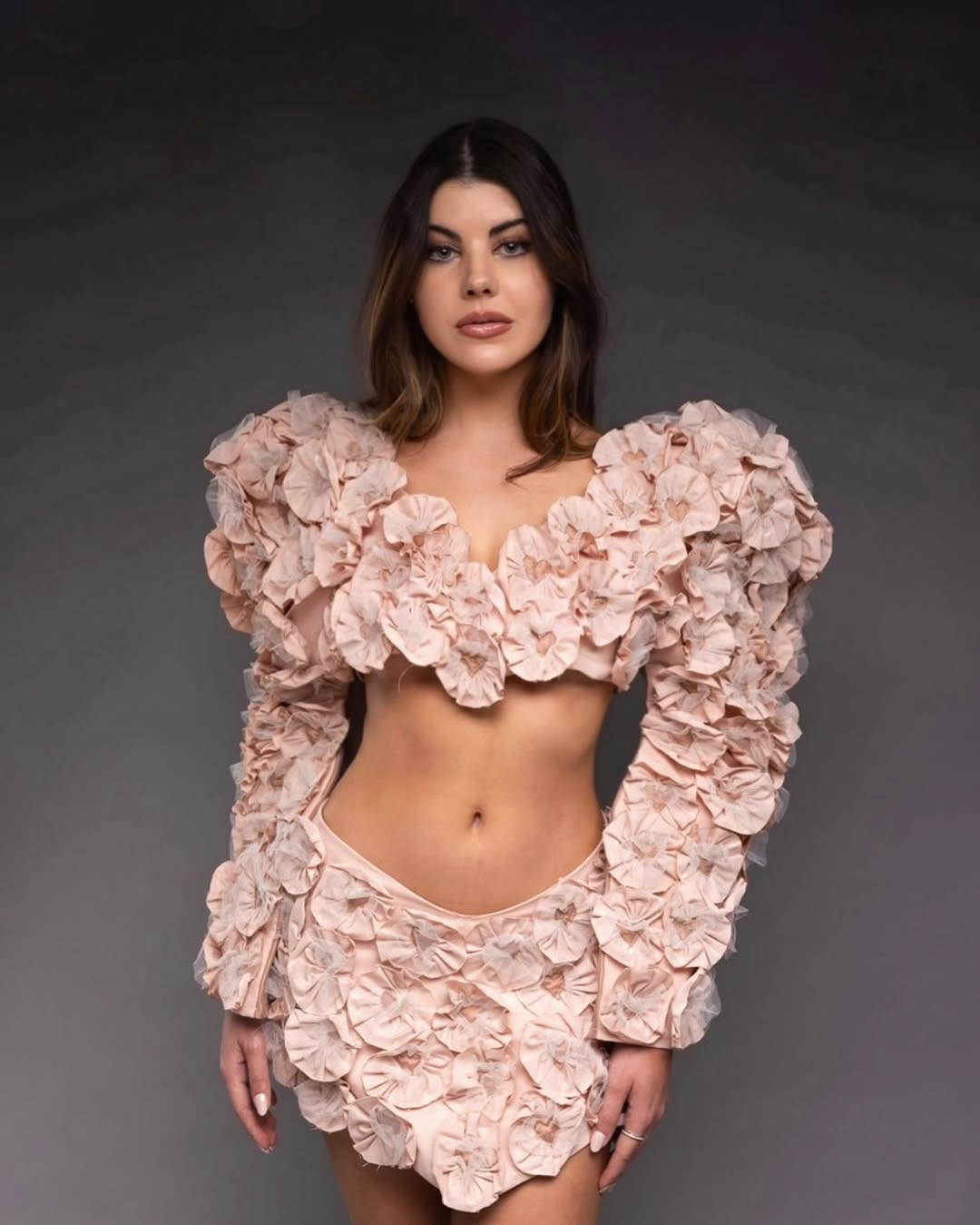 Có hình thể quyến rũ nhưng nhan sắc Valeria Balsamo vẫn gây nhiều tranh cãi trên các diễn đàn sắc đẹp. Nhiều ý kiến nhận xét cô có gương mặt già, cứng so với tuổi 24. Vẻ đẹp của Valeria Balsamo được cho rằng không phù hợp với tiêu chí cuộc thi Hoa hậu Thế giới.