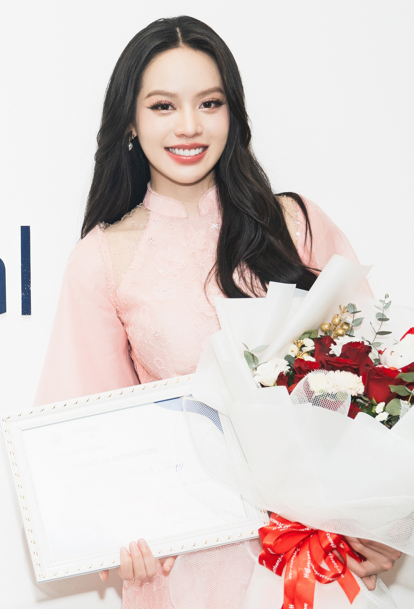 Hoa hậu Thanh Thủy trong buổi lễ vinh danh.