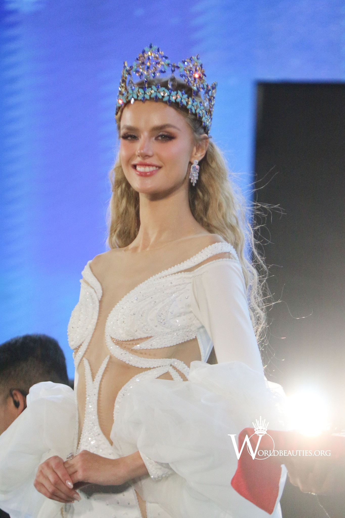 Đây là lần thứ 2 Krystyna Pyszková tới Việt Nam. Cô gây ấn tượng với nhan sắc ngọt ngào, thanh lịch.