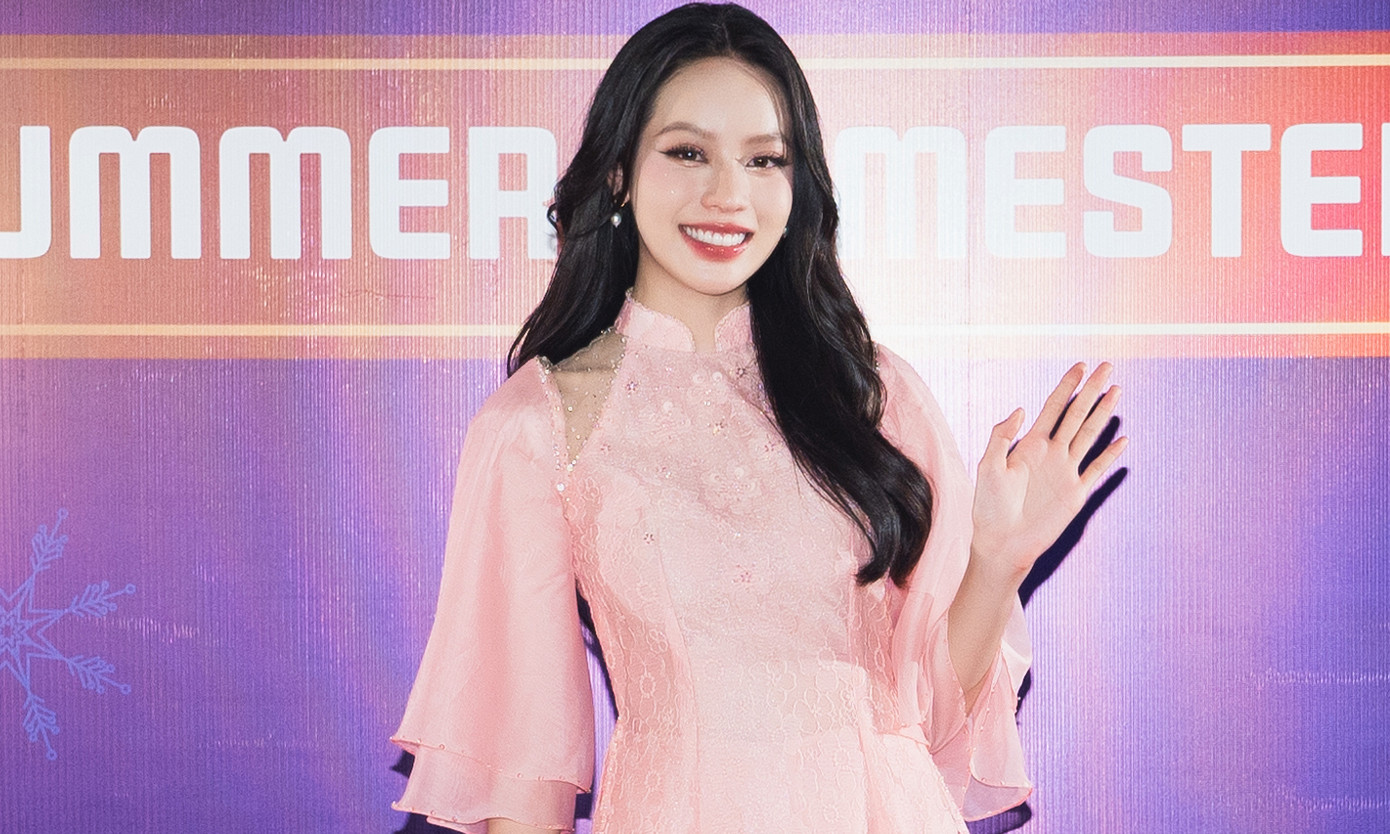 Hoa hậu Thanh Thủy trong buổi lễ vinh danh.